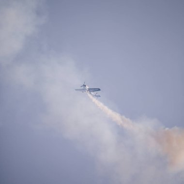 Radom, Polonya - 26 Ağustos 2017: akrobasi ekstra 300 uçak durin