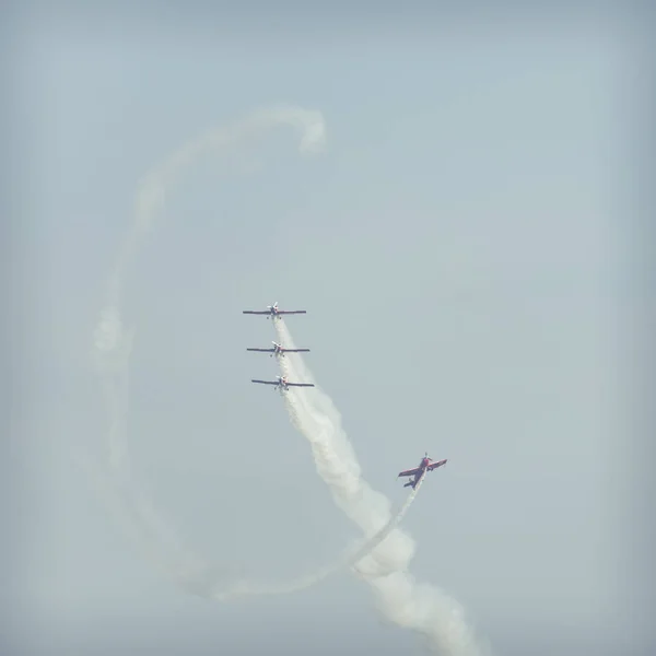 RADOM, POLONIA - 26 de agosto de 2017: Formación de grupos acrobáticos "Zela —  Fotos de Stock