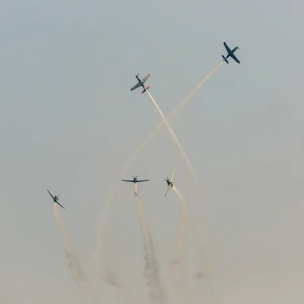 Radom, Polen - 26 augusti: Orlik (Polen) aerobatic display team — Stockfoto