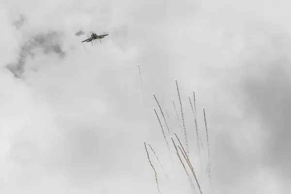 RADOM, POLAND - AUGUST 26:  Polish F-16 makes its show during Ai — Stock Photo, Image