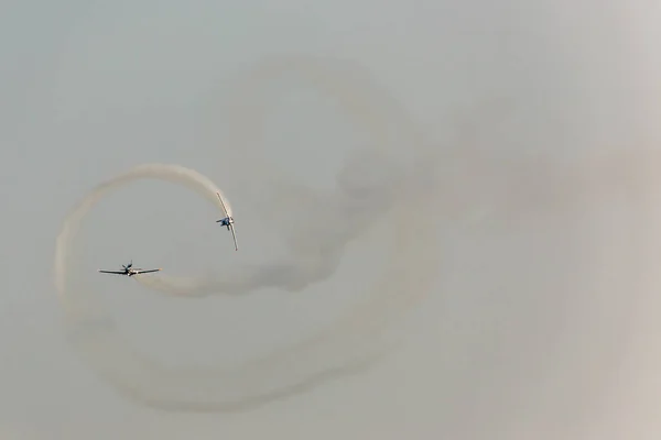 Radom, Polen - 26 augusti: Orlik (Polen) aerobatic display team — Stockfoto