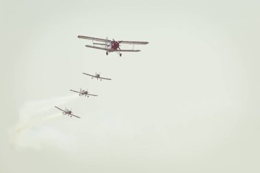 Radom, Polonya - 26 Ağustos 2017: Air Show sırasında akrobasi ekibi 