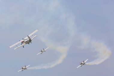 Radom, Polonya - 26 Ağustos 2017: Air Show sırasında akrobasi ekibi 