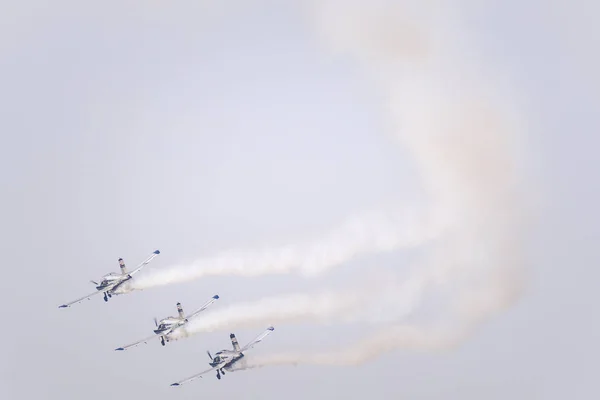 RADOM, POLONIA - 26 AGOSTO 2017: Squadra acrobatica durante l'Air Show — Foto Stock
