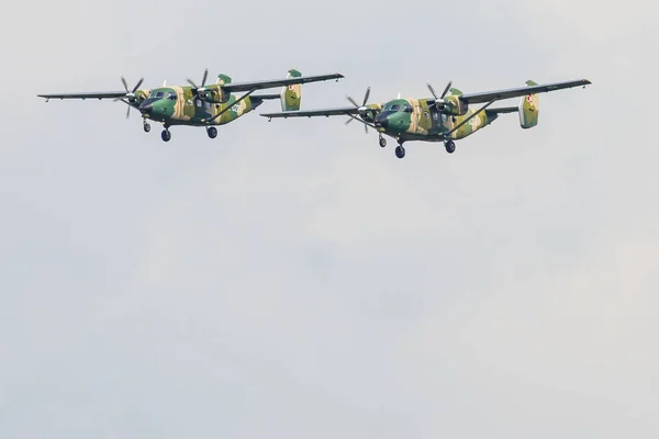 RADOM, POLONIA - 26 de agosto de 2017: Espectáculo aéreo polaco M-28Bduring Ra —  Fotos de Stock