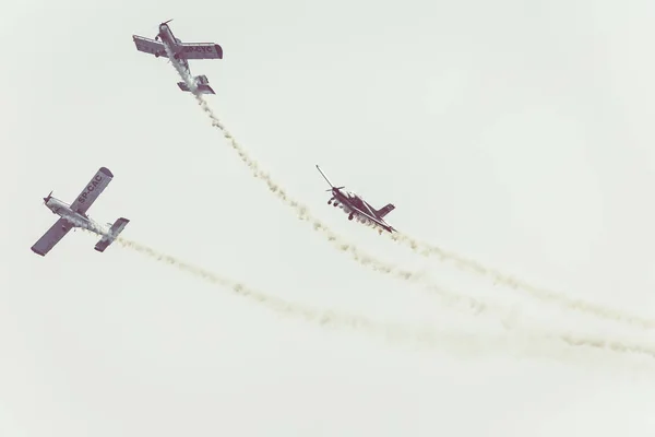 ラドム、ポーランド - 2017 年 8 月 26 日: 航空ショーで曲技飛行チーム — ストック写真