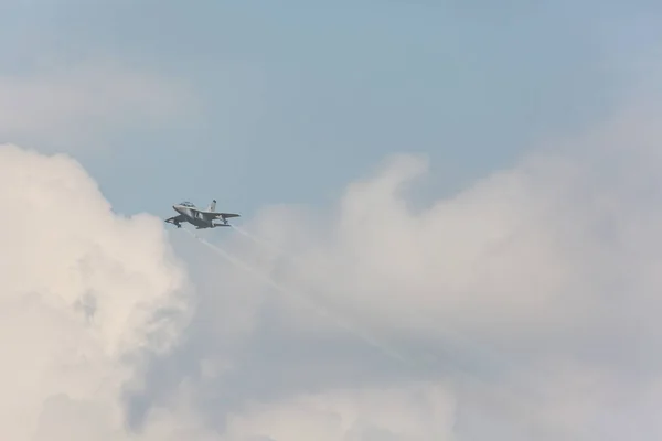 RADOM, POLONIA - 26 de agosto de 2017: Maestro Aermacchi M-346 durante A —  Fotos de Stock