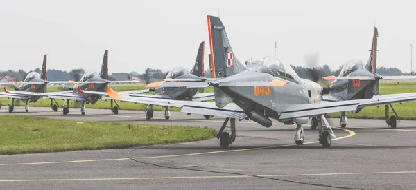 RADOM, POLAND - AUGUST 26: Orlik (Poland) aerobatic display team — Stock Photo, Image