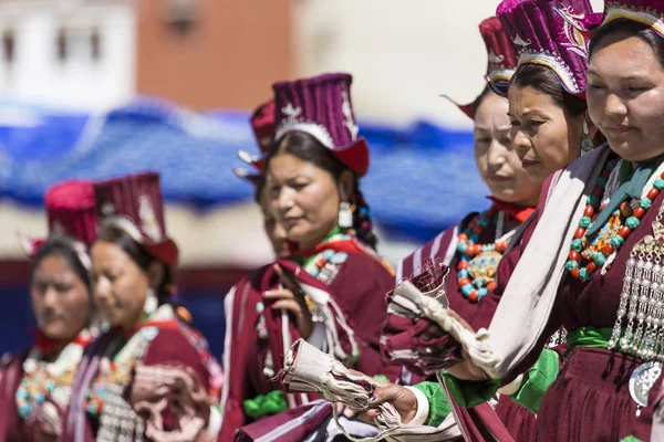 LEH, INDIA - 20 SETTEMBRE 2017: Artisti non identificati in Ladakhi — Foto Stock