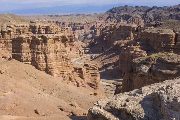 Charyn canyon na região de Almaty do Cazaquistão. Bela montanha — Fotografia de Stock