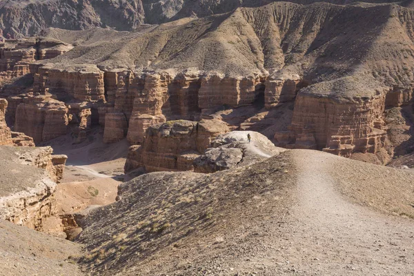 Charyn canyon na região de Almaty do Cazaquistão. Bela montanha — Fotografia de Stock