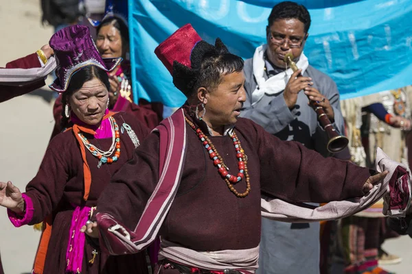Leh, Hindistan - 20 Eylül 2017: Ladakhi tanımlanamayan sanatçıları