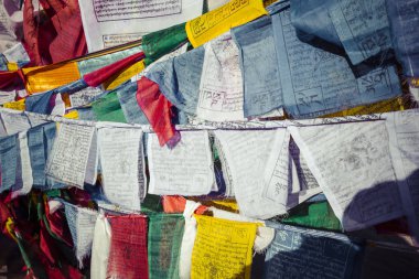Dua Tibet bayrakları Namgyal Tsemo Monastery Leh, La civarındaki oteller