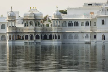 Taj göl Sarayı Udaipur, Rajasthan, Hindistan göl PICHOLA üzerinde.