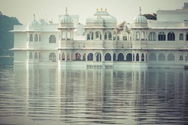 Taj göl Sarayı Udaipur, Rajasthan, Hindistan göl PICHOLA üzerinde.