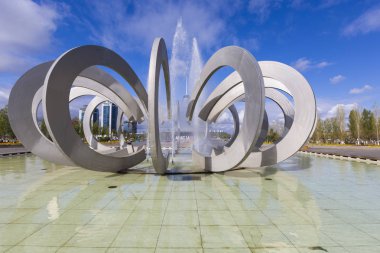 Astana, Kazakistan - 13 Eylül 2017: Çeşme at nalı ve 