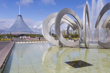 Astana, Kazakistan - 13 Eylül 2017: Çeşme at nalı ve 
