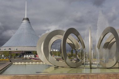 Astana, Kazakistan - 13 Eylül 2017: Çeşme at nalı ve 