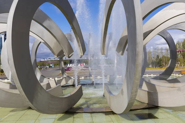 Astana, Kazakistan - 13 Eylül 2017: Çeşme at nalı ve 