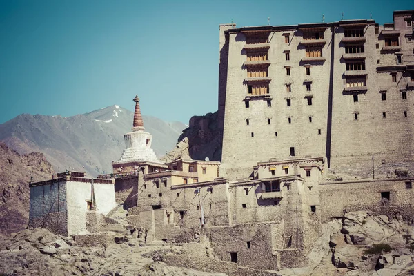 Leh stad en berg, Leh Ladakh, India — Stockfoto