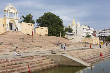 Pushkar, Hindistan - 17 Eylül 2017: Hindu adanmışlar hacılar yarasa