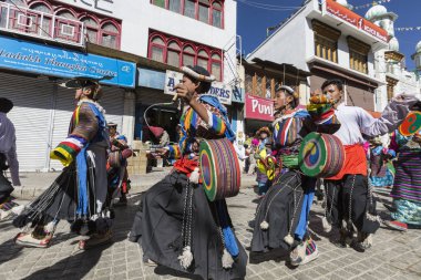 Leh, Hindistan - 20 Eylül 2017: Ladakhi tanımlanamayan sanatçıları