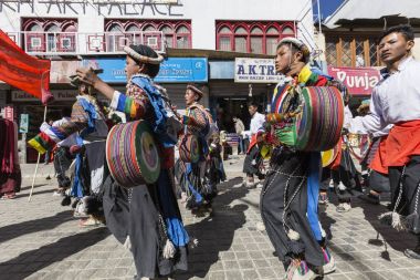 Leh, Hindistan - 20 Eylül 2017: Ladakhi tanımlanamayan sanatçıları