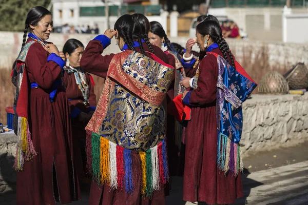 Leh, Hindistan - 20 Eylül 2017: Ladakhi tanımlanamayan sanatçıları