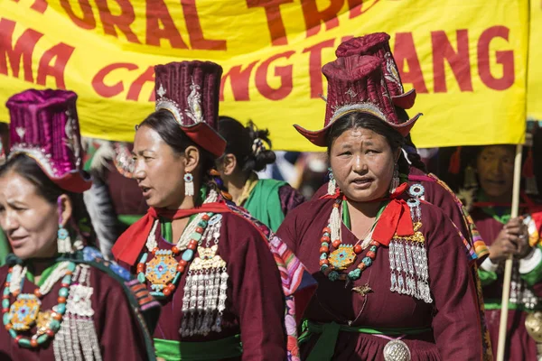 Leh, Hindistan - 20 Eylül 2017: Ladakhi tanımlanamayan sanatçıları