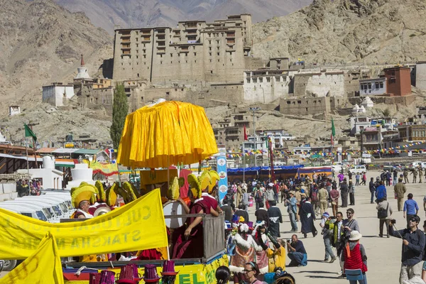 Leh, Sverige - 20 September 2017: Oidentifierade konstnärer i ladakhiska — Stockfoto