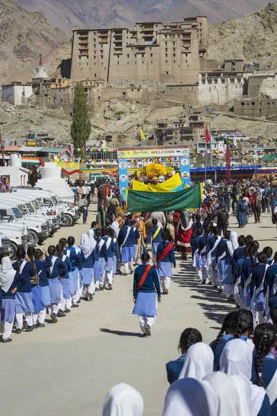 Leh, Hindistan - 20 Eylül 2017: Ladakhi tanımlanamayan sanatçıları