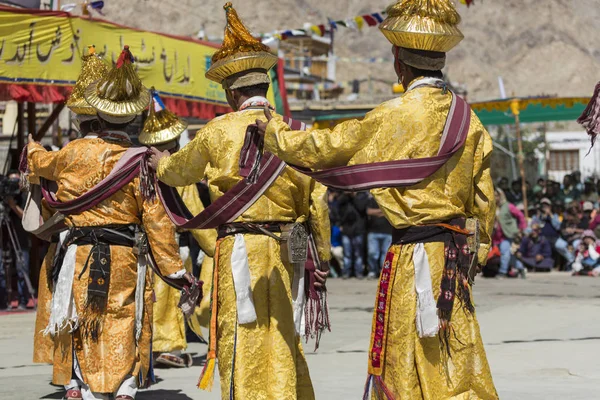 LEH, INDIA - SEPTEMBER 20, 2017: Unidentified artists in Ladakhi — Stock Photo, Image