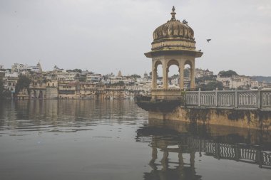 PICHOLA Lake City Palace Udaipur, Rajasthan, Hindistan görünümünde
