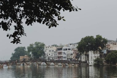 PICHOLA Lake City Palace Udaipur, Rajasthan, Hindistan görünümünde
