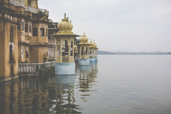 PICHOLA Lake City Palace Udaipur, Rajasthan, Hindistan görünümünde — Stok fotoğraf