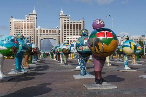 Astana, Kazakhstan - 13 September 2017: Kunstinstallatie in de — Stockfoto