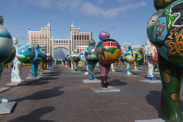Astana, Kazachstan - 13 września 2017: Instalacja artystyczna w — Zdjęcie stockowe