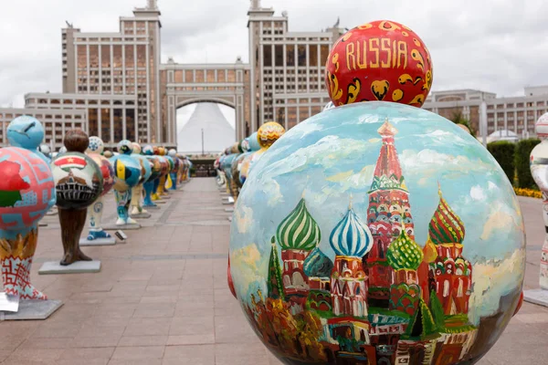 Astana, Kazakhstan - 13 September 2017: Kunstinstallatie in de — Stockfoto
