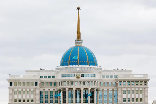 ASTANA, KAZAKHSTAN - 13 de setembro de 2017: Palácio Presidencial Ako — Fotografia de Stock