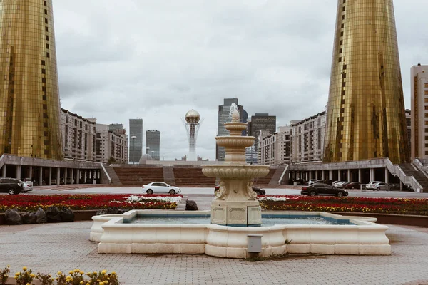 Astana, Kasachstan - 13. September 2017: moderne Gebäude - Cent — Stockfoto