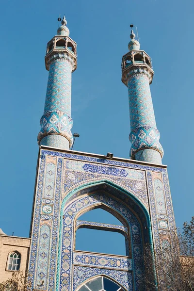 Mausolée islamique ancienne architecture mosquée minaret iran . — Photo