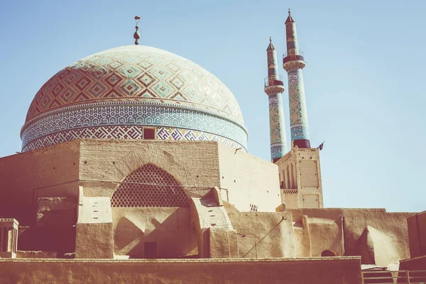 Vista sobre a Cidade Velha de Yazd, Irã e a mesquita Masjed-i Jame  - — Fotografia de Stock