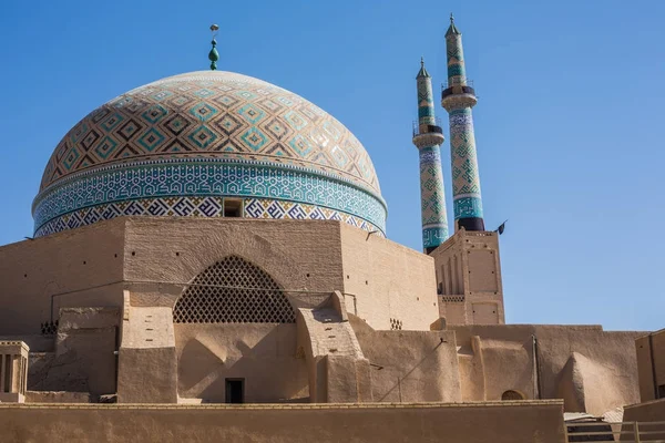 Vista sobre a Cidade Velha de Yazd, Irã e a mesquita Masjed-i Jame  - — Fotografia de Stock