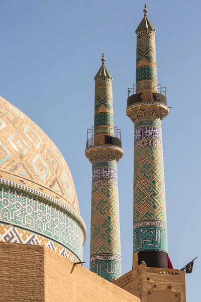 View over the Old City of Yazd, Iran and Masjed-i Jame 'mosque  - — стоковое фото