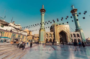 Tahran, Iran - 03 Ekim 2016: İnsanlar Emamzade