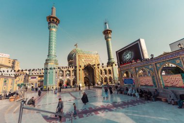 Tahran, Iran - 03 Ekim 2016: İnsanlar Emamzade