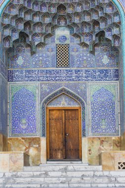 İran, İsfahan 'daki Şeyh Lotfollah Camii' nin detayları