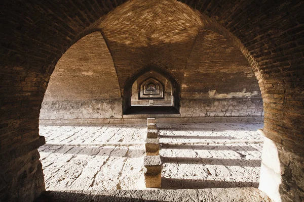 Si-o-Seh Pol, ook wel genoemd de brug van 33 Arches, Isfahan, Iran — Stockfoto