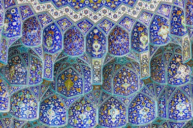 İran, İsfahan 'daki Şeyh Lotfollah Camii' nin detayları