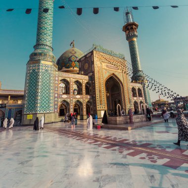 Tahran, Iran - 03 Ekim 2016: İnsanlar Emamzade